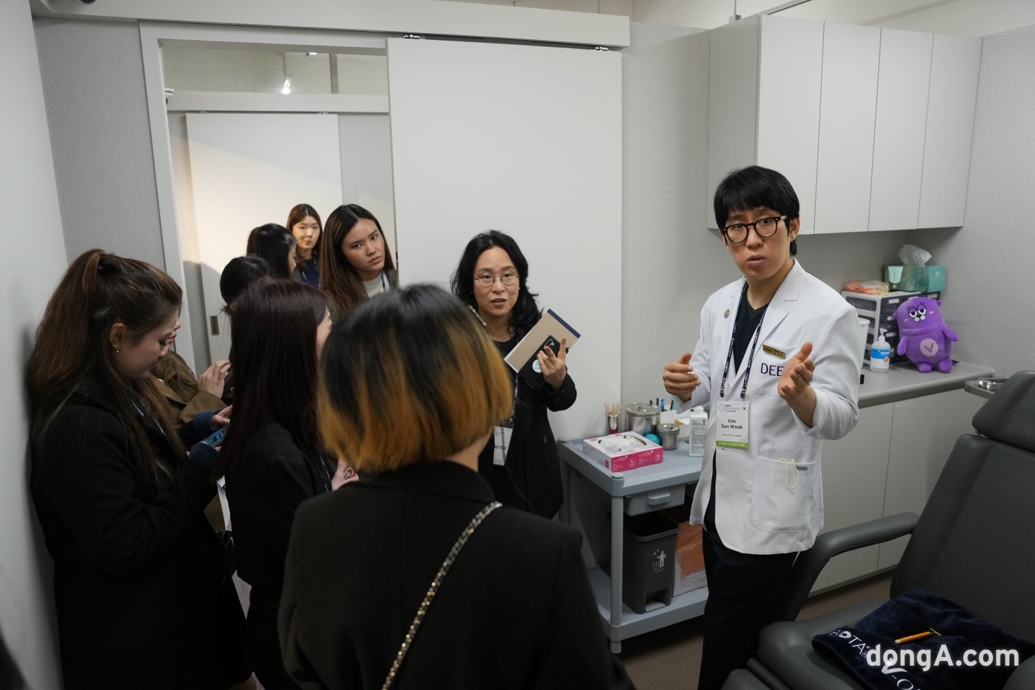 나보타 마스터 클래스에서 한국 의료 현장 투어에 참여하고 있는 해외 의료진