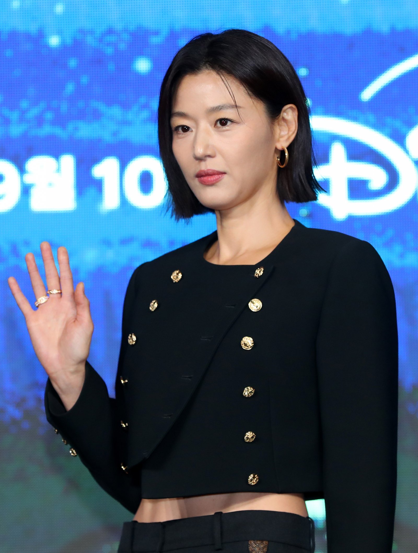 전지현, 이병헌과 부부 호흡 불발...‘코리언즈’ 하차