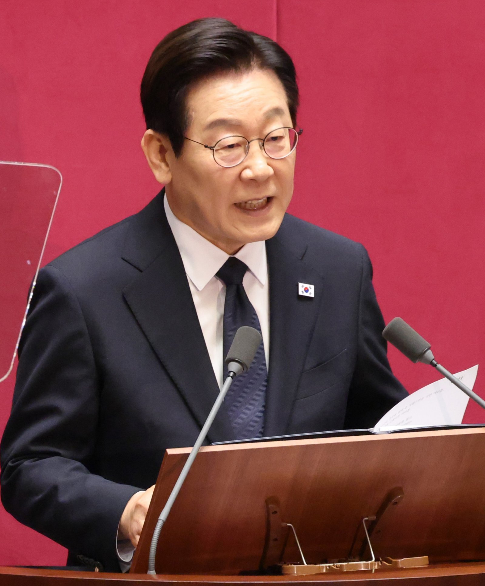 이재명 대통령 시정연설 이재명 대통령이 4일 서울 여의도 국회 본회의에서 내년도 정부 예산안에 대한 시정연설하고 있다. 사진공동취재단