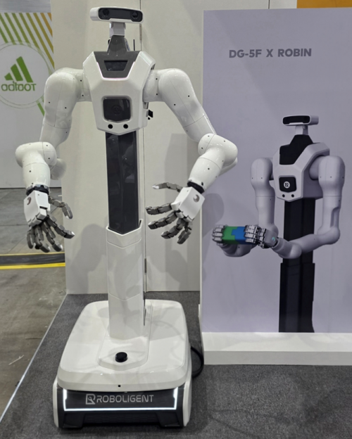 로볼리전트 모바일 휴머노이드 ‘ROBIN’에 테솔로 ‘DG-5F’ 로봇핸드 융합 사진. 제공=로볼리전트