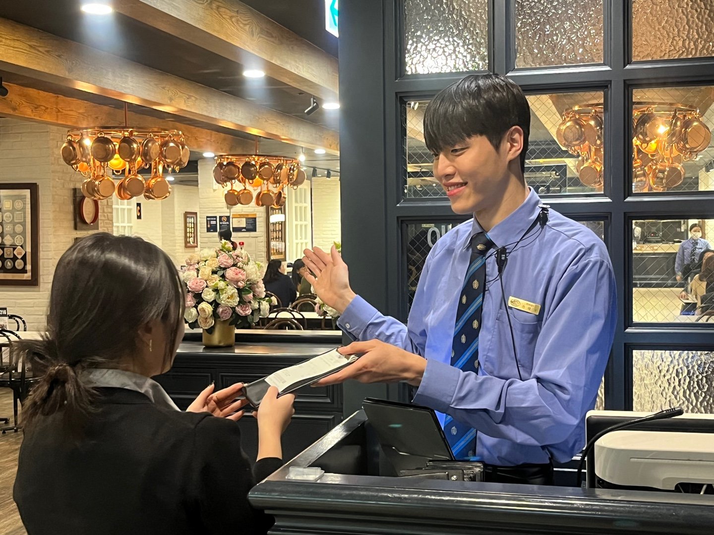 애슐리퀸즈 홀 관리자. 이랜드이츠