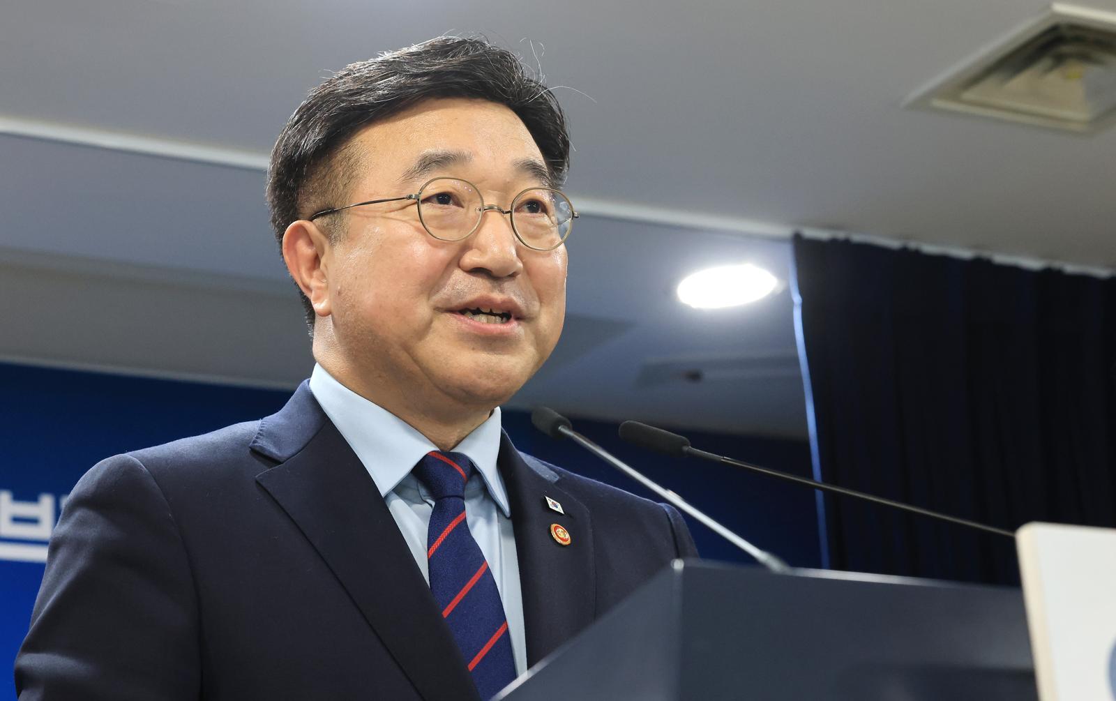 윤호중 행정안전부 장관이 5일 서울 종로구 정부서울청사에서 열린 출입기자단 브리핑에서 발언을 하고 있다. 2025.11.5 뉴스1