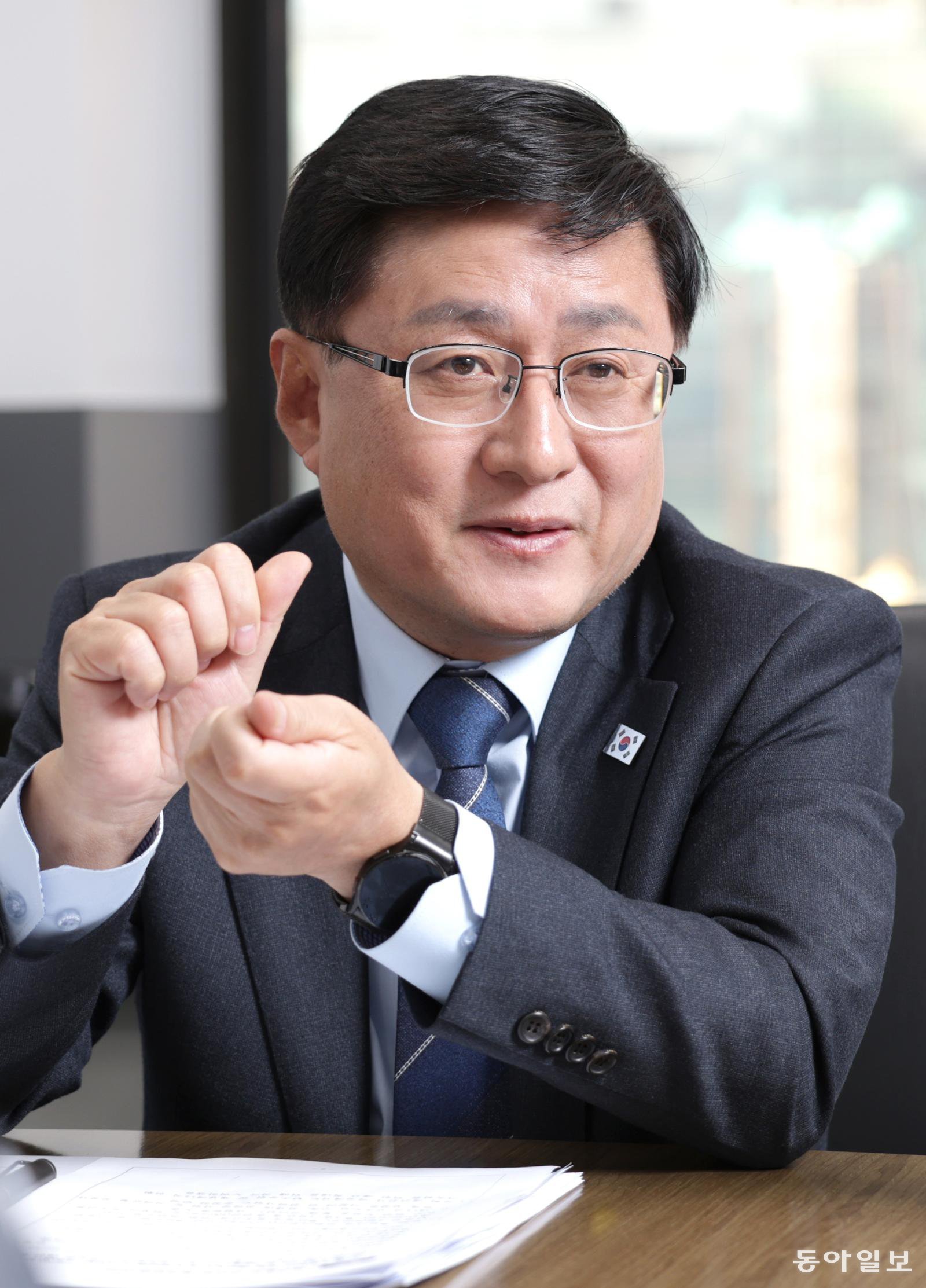 김성환 기후에너지환경부 장관이 4일 정부서울청사에서 동아일보와 인터뷰를 하고 있다. 변영욱 기자 cut@donga.com