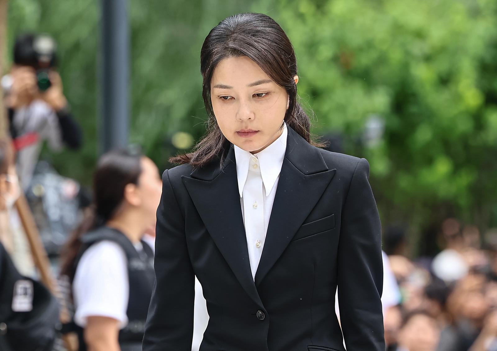 윤석열 전 대통령 부인 김건희 여사가 지난 8월 6일 서울 종로구에 마련된 김건희 특검팀(특별검사 민중기) 사무실로 조사를 받기 위해 출석하고 있다. 2025.8.6/뉴스1