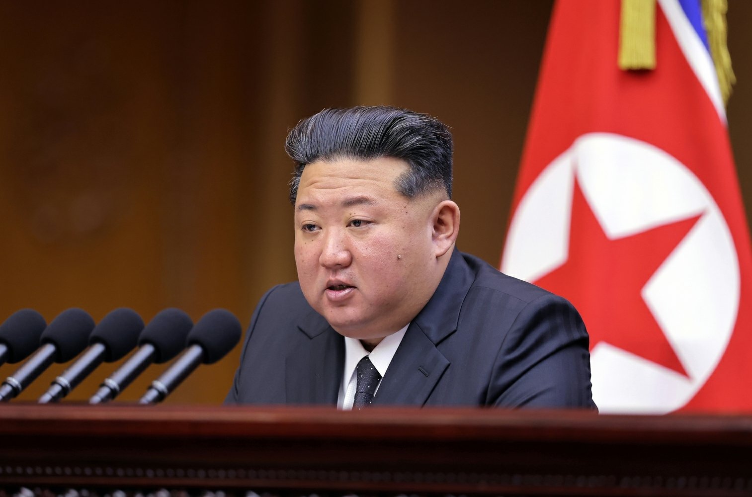 지난 9월 20일과 21일 최고인민회의에서 연설하는 김정은 북한 노동당 총비서. 평양 노동신문=뉴스1