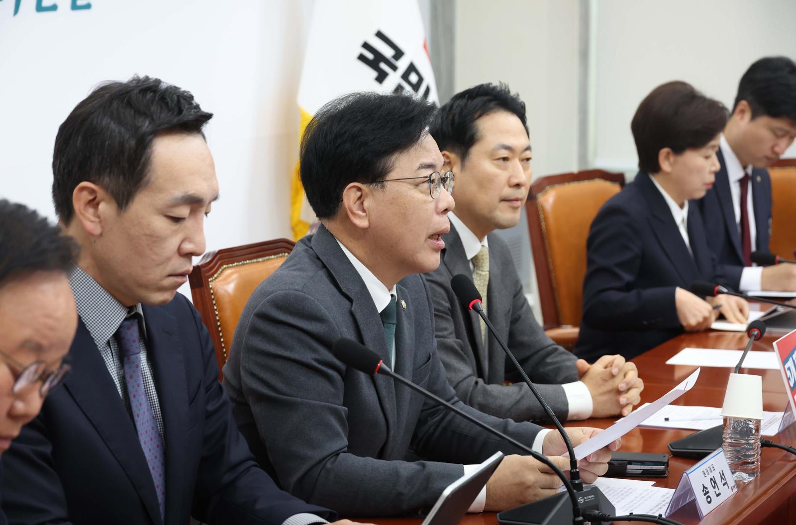 송언석 국민의힘 원내대표가 6일 오전 서울 여의도 국회에서 열린 최고위원회의에서 발언을 하고 있다. 2025.11.06. 뉴시스