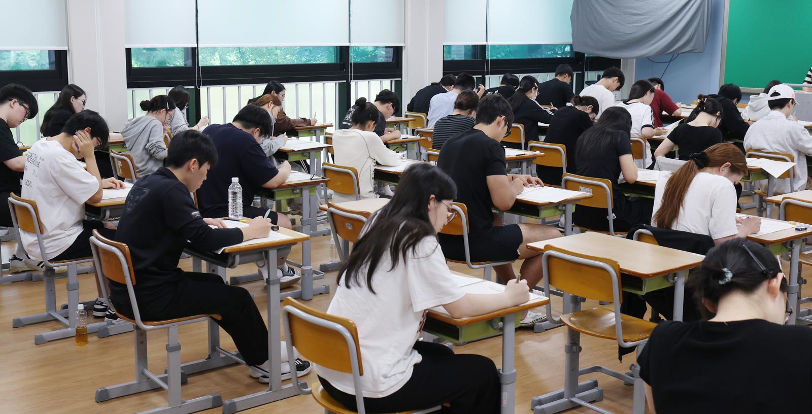 경기 화성시 동탄고등학교에서 졸업생들이 한국교육과정평가원 주관 2026학년도 대학수학능력시험(수능) 9월 모의평가를 치르고 있다. 2025.9.3(사진은 기사 내용과 무관함) /뉴스1