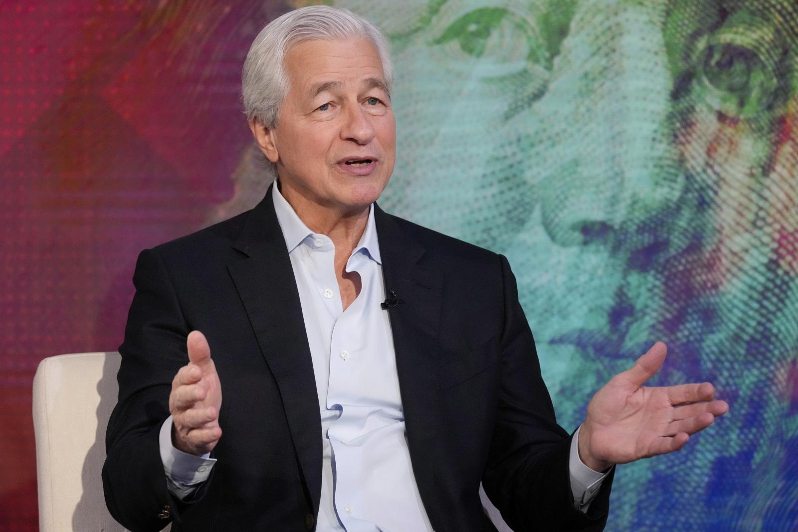 다이먼 CEO는 5일(현지 시간) CNN과의 인터뷰에서 “맘다니가 디트로이트를 회생시킨 마이크 더건 시장에게 전화를 걸어 조언을 구했으면 좋겠다”며 “그에게 어떻게 해냈는지, 무엇을 했는지 묻는 것이 진짜 배움의 시작”이라고 말했다. 사진은 제이미 다이먼 JP 모건 최고경영자(CEO). 2025.11.06[뉴욕=AP/뉴시스]