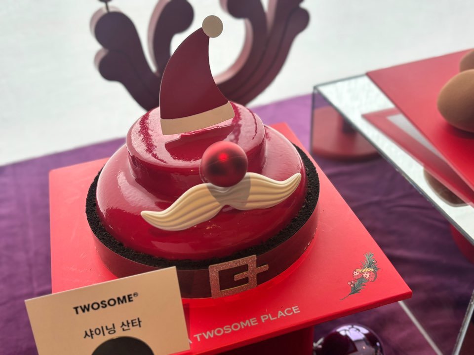 2025년 홀리데이시즌 케이크. 황소영 기자 fangso@donga.com