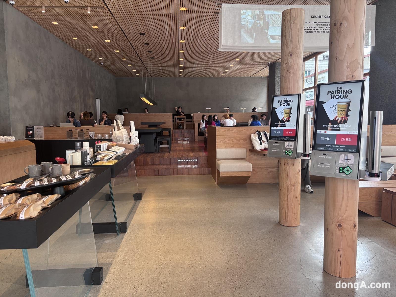 투썸2.0 강남 매장 내부 전경. 황소영 기자  fangso@donga.com