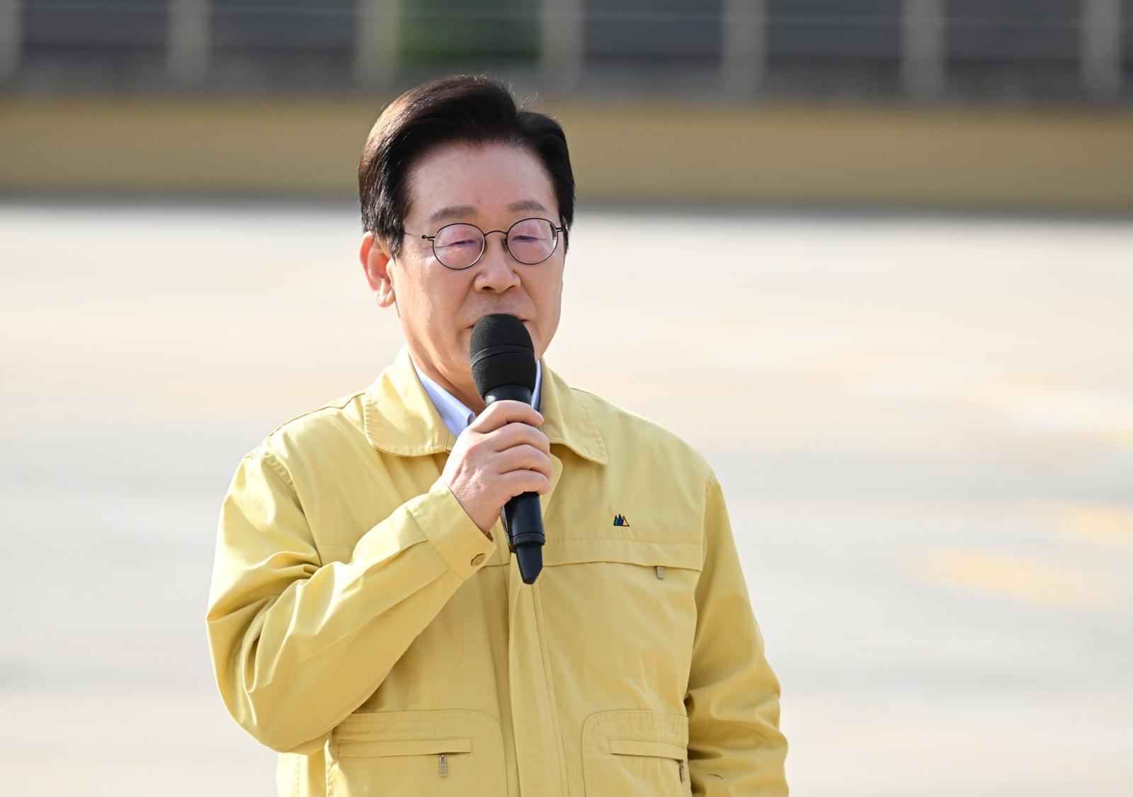 이재명 대통령이 6일 강원 원주 산림항공본부에서 산불진화 관군 합동훈련 점검에서 발언을 하고 있다. /2025.11.06 대통령실사진기자단