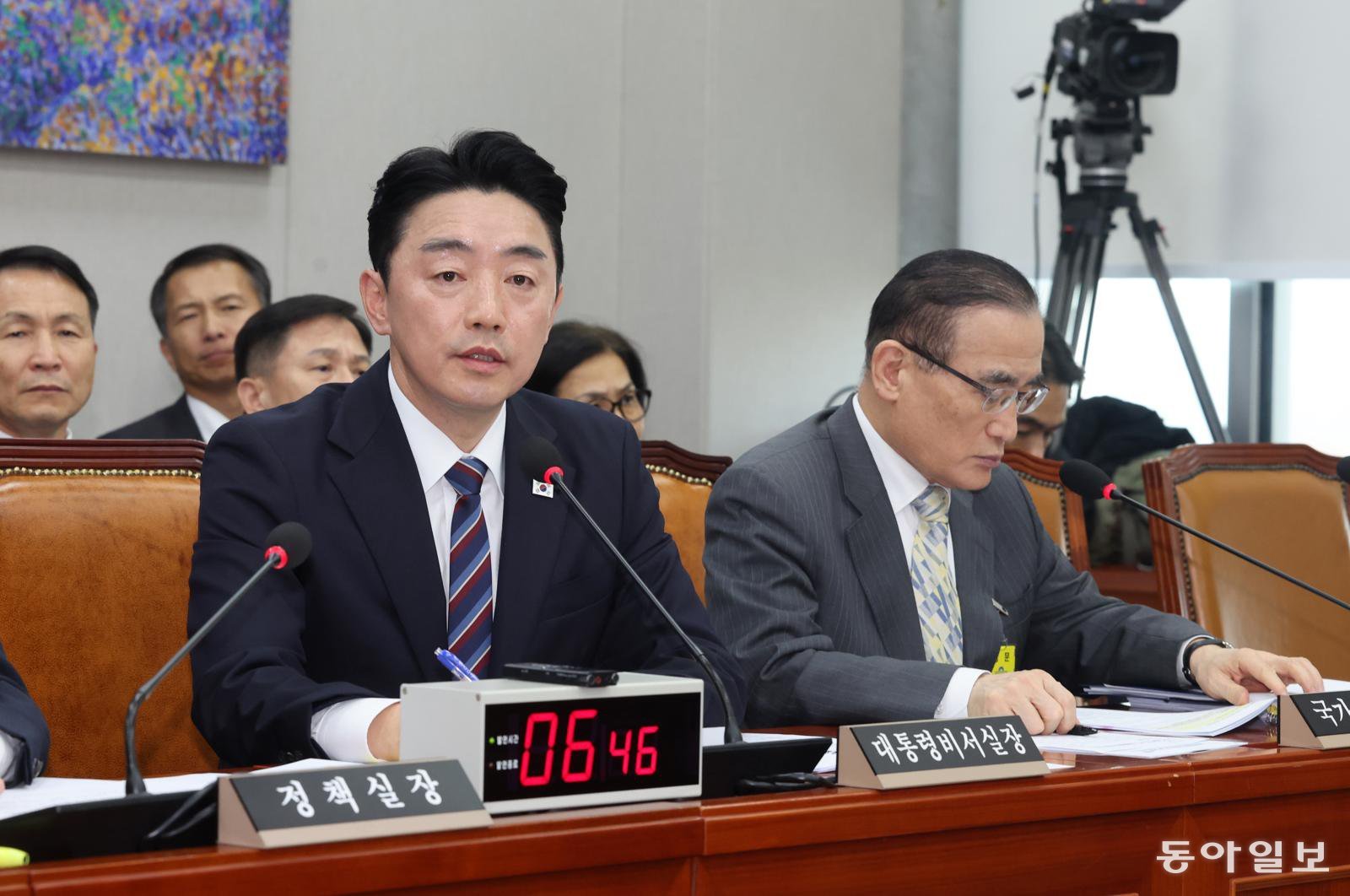 강훈식 대통령비서실장이 6일 서울 여의도 국회에서 열린 국회운영위원회의 대통령비서실 등에 대한 국정감사에서 여야 의원들의 질의에 답하고 있다. 장승윤 기자 tomato99@donga.com