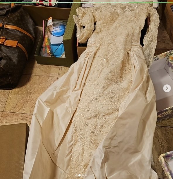 노소영 아트센터 나비 관장이 이혼 후 첫 심경을 전했다. 결혼식 당시 입던 웨딩드레스. 출처=인스타그램