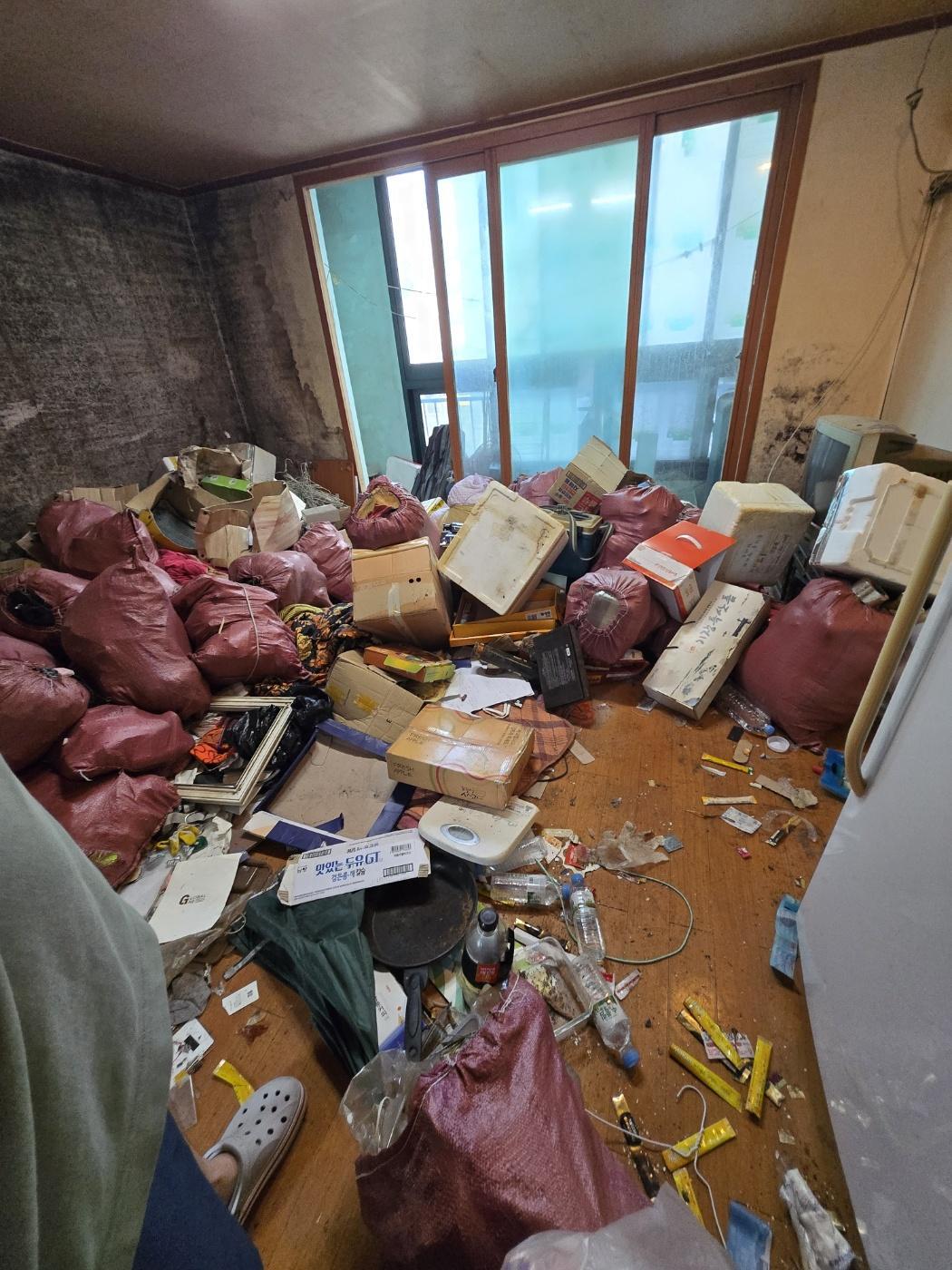 세입자가 퇴거할 때의 방 상태. 보배드림 캡처