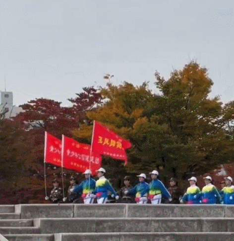 지난달 31일 서울 여의도한강공원 물빛무대 일대에서 군복을 입고 행진하던 중국인들. X(구 트위터) 캡처