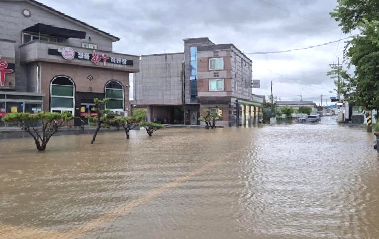 지난 7월 집중 호우로 침수된 전남 나주시 산포면 소재지 일대. 사진=뉴시스