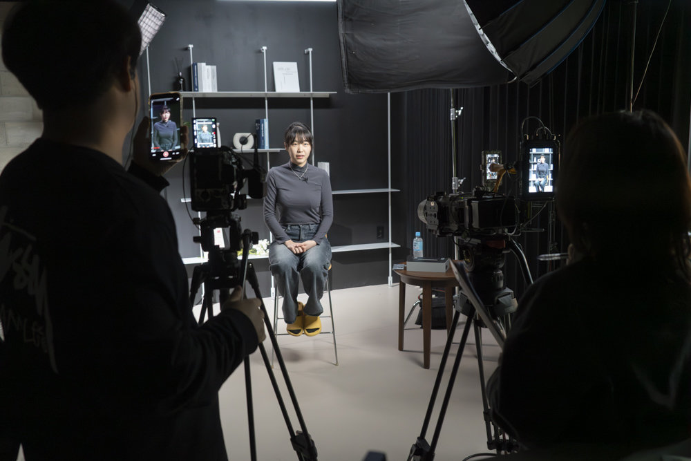 이채은 예비창업자가 제품 소개를 위한 영상 촬영에 임하고 있다 / 출처=IT동아