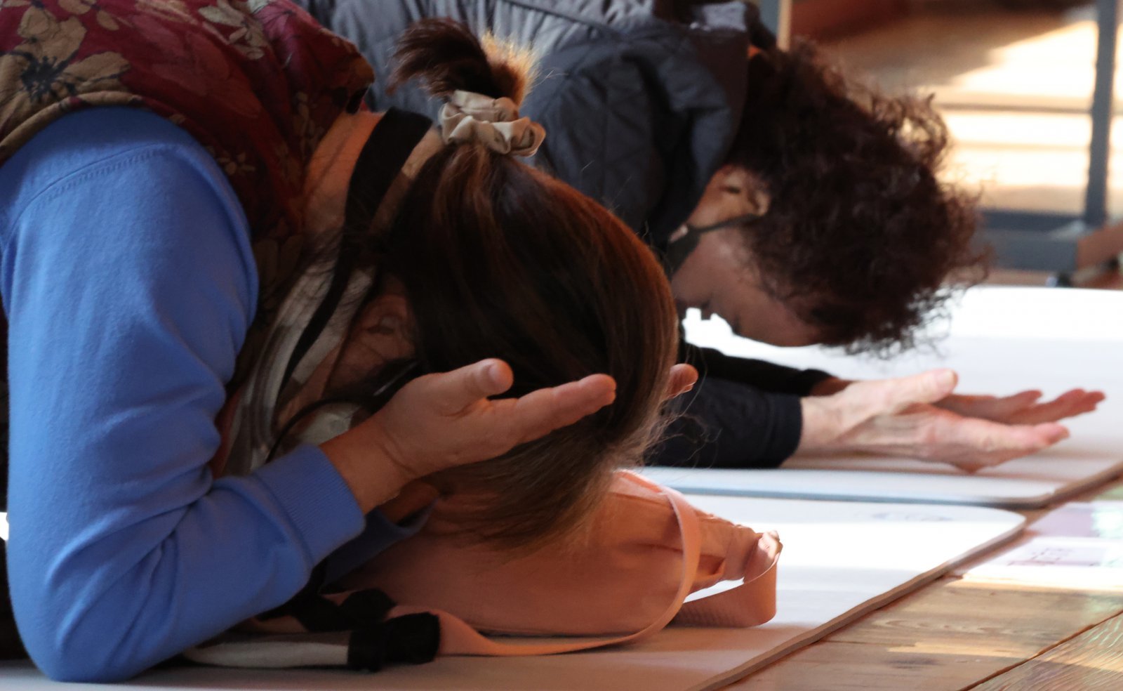 2026학년도 대학수학능력시험이 11일 앞둔 2일 서울 종로구 조계사에서 수험생을 둔 불자들이 자녀들의 고득점을 기원하며 기도하고 있다.  2025.11.02 뉴시스