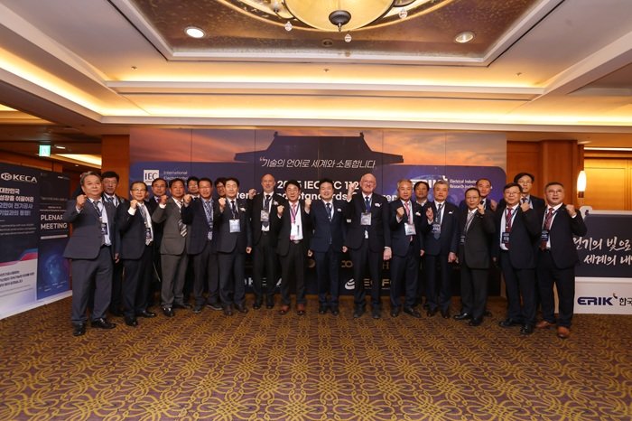 국제전기기술위원회(IEC) TC112 국제표준회의 참가자들