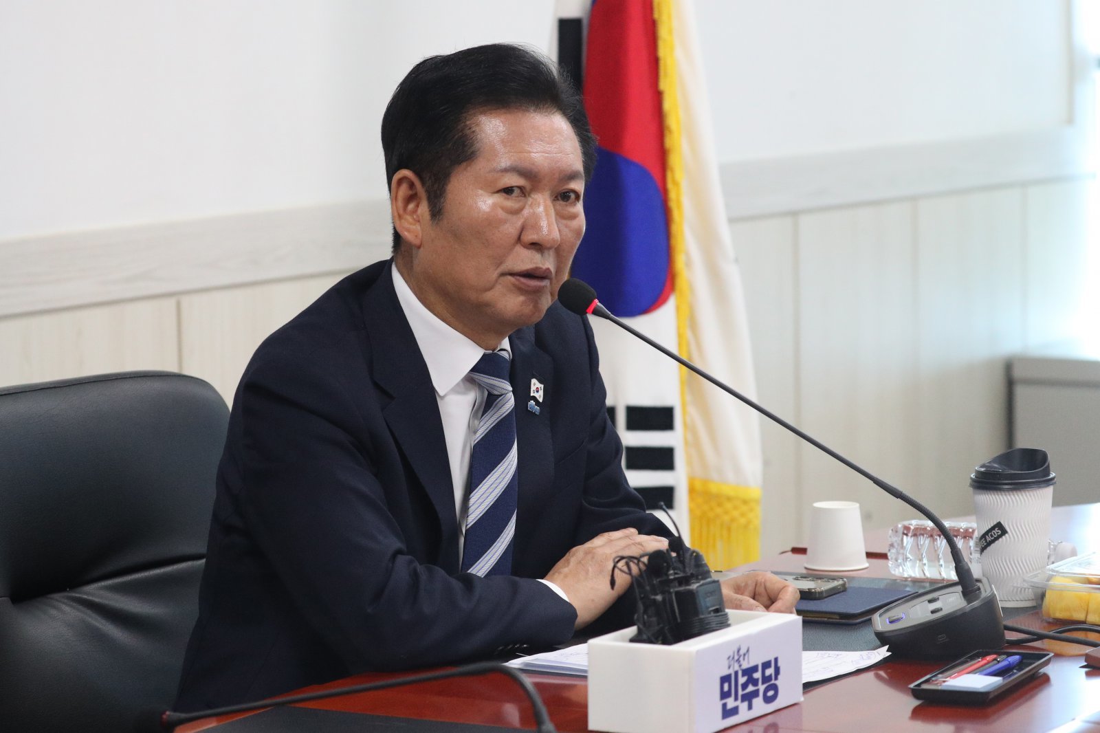 정청래 더불어민주당 대표가 7일 오전 충북 청주시 오송첨단의료산업진흥재단에서 열린 ‘K-바이오 세계 도약을 위한 현장 간담회‘에서 인사말을 하고 있다. 2025.11.7/뉴스1