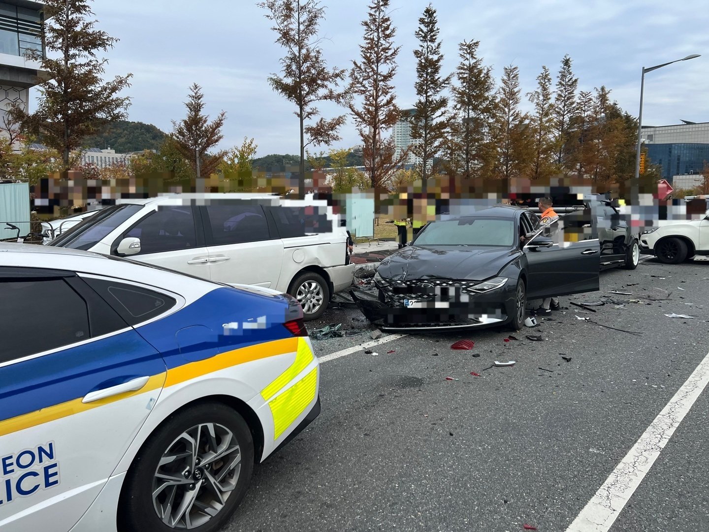 대전 신세계백화점 앞 도로 사고 현장 모습. 대전소방본부 제공