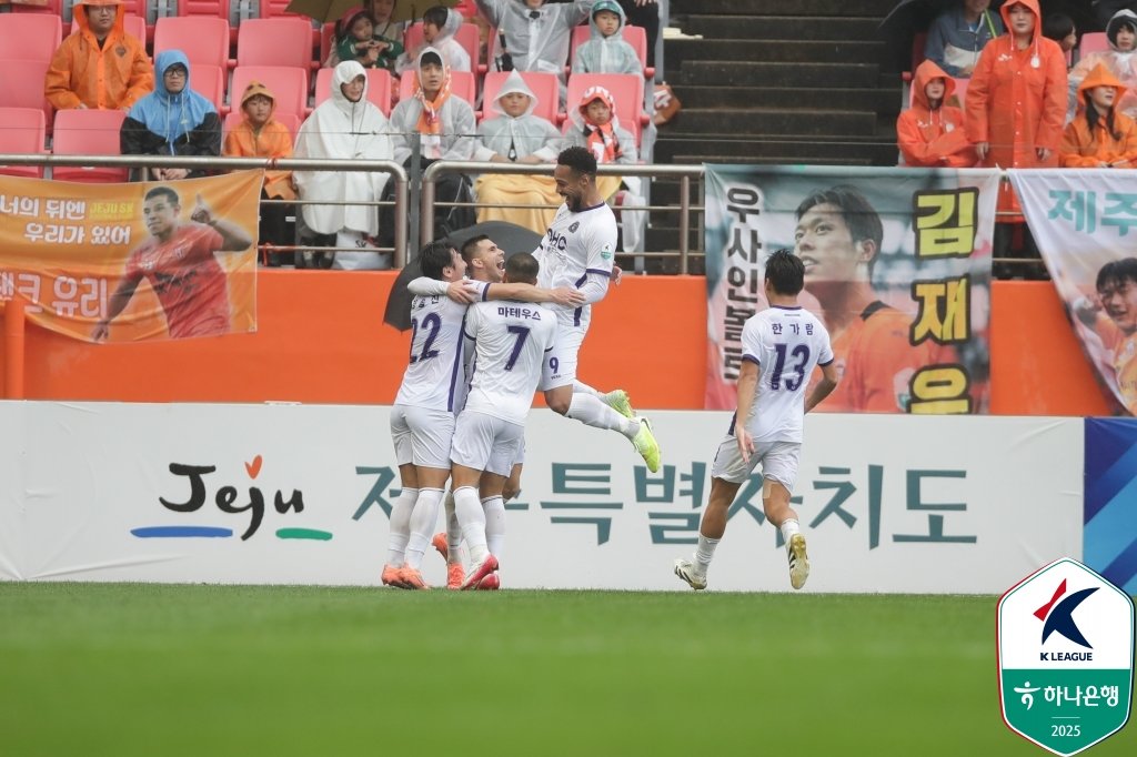 FC안양이 제주 SK 원정 경기에서 승리하며 잔류를 확정했다. 한국프로축구연맹 제공