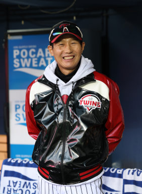 염경엽 LG 감독, 역대 KBO 사령탑 최고 3년 30억 원에 재계약