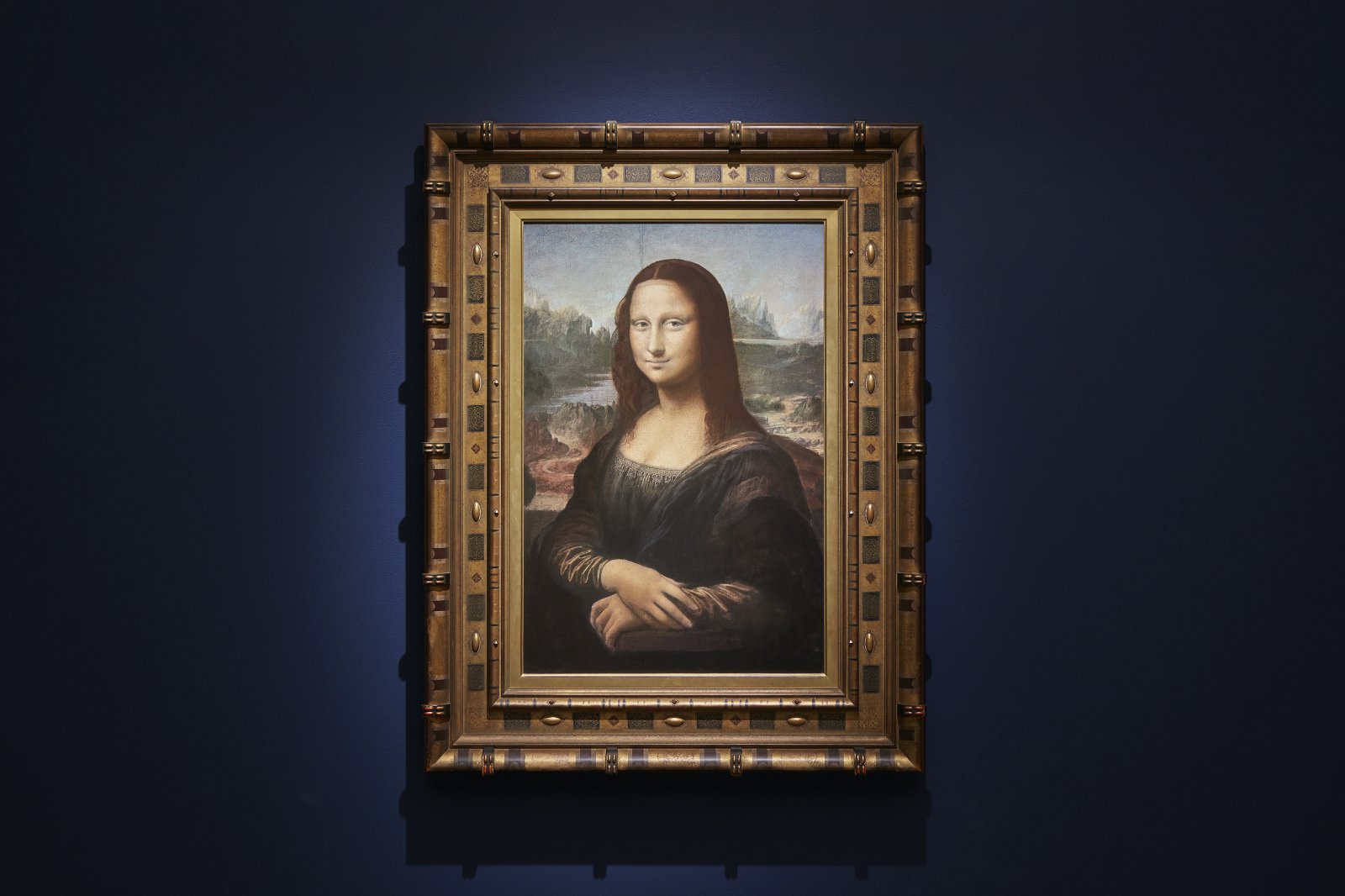 가까이에서 감상할 수도, 손으로 만져볼 수도 있는 오츠카국제미술관의 ‘모나리자’ 도판 명화. 오츠카국제미술관 제공