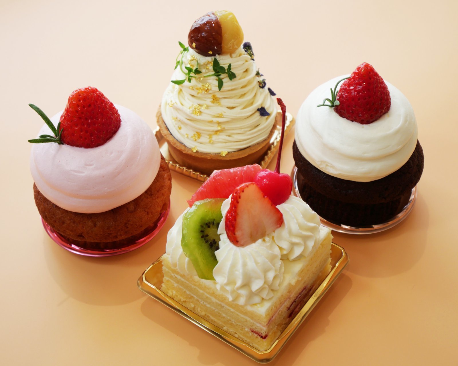 구스타프 클림트의 ‘키스’ 등 예술작품을 구현한 미술관 내 ‘카페 드 지베르니’의 디저트들. 오츠카국제미술관 제공