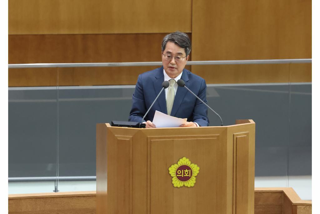 김동연 경기도지사가 6일 오전 경기도의회 본회의장에서 열린 제387회 정례회 3차 본회의에서 답변하고 있다. 경기도 제공