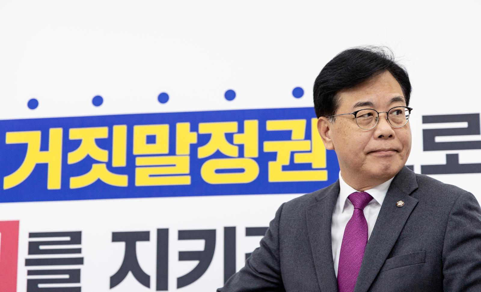 송언석 국민의힘 원내대표가 9일 서울 여의도 국회에서 열린 현안 관련 기자간담회에 참석하고 있다. 2025.11.9/뉴스1
