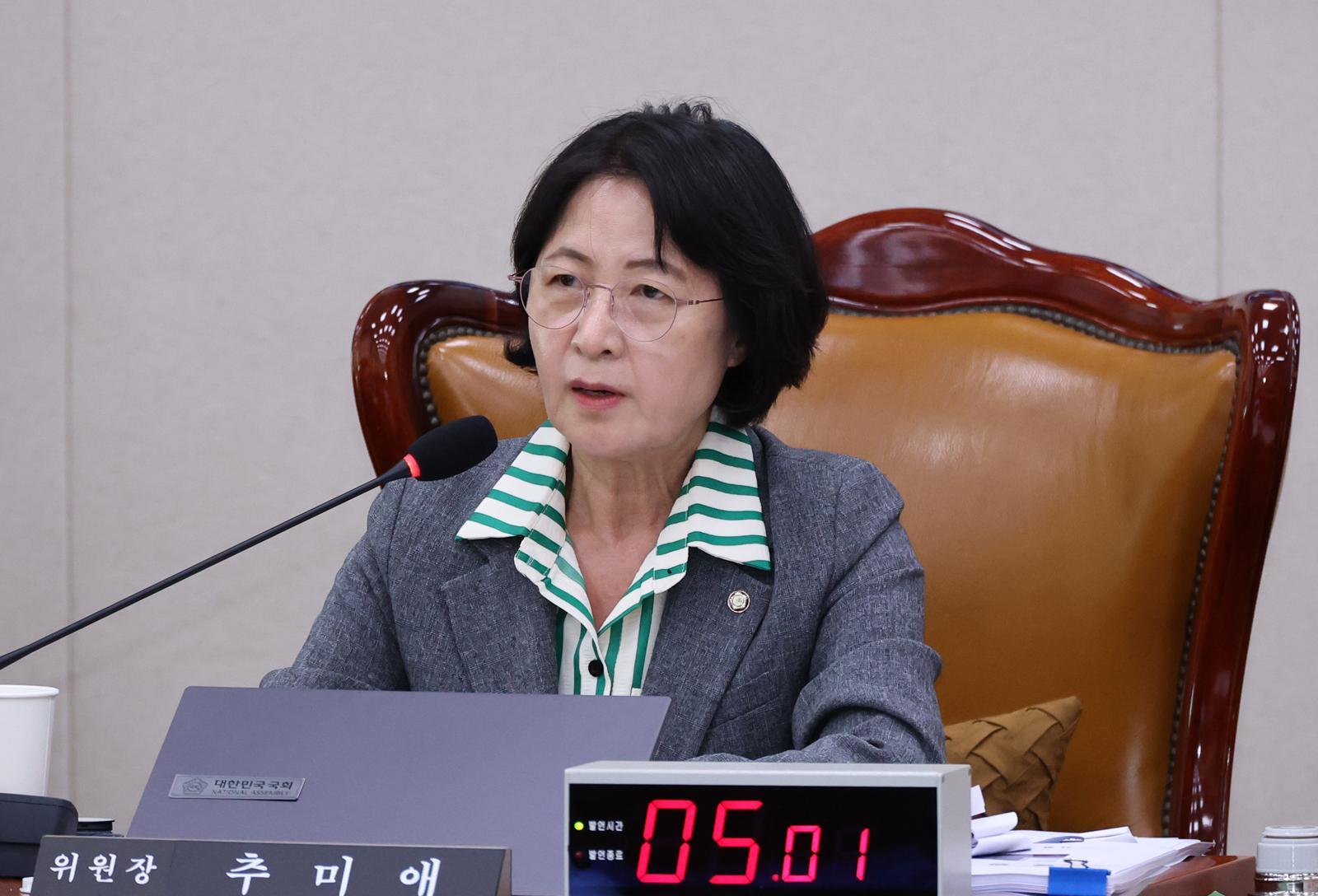 추미애 국회 법제사법위원회 위원장이 지난달 20일 서울 여의도 국회에서 열린 국정감사에서 질의를 하고 있다. 2025.10.20 서울=뉴시스