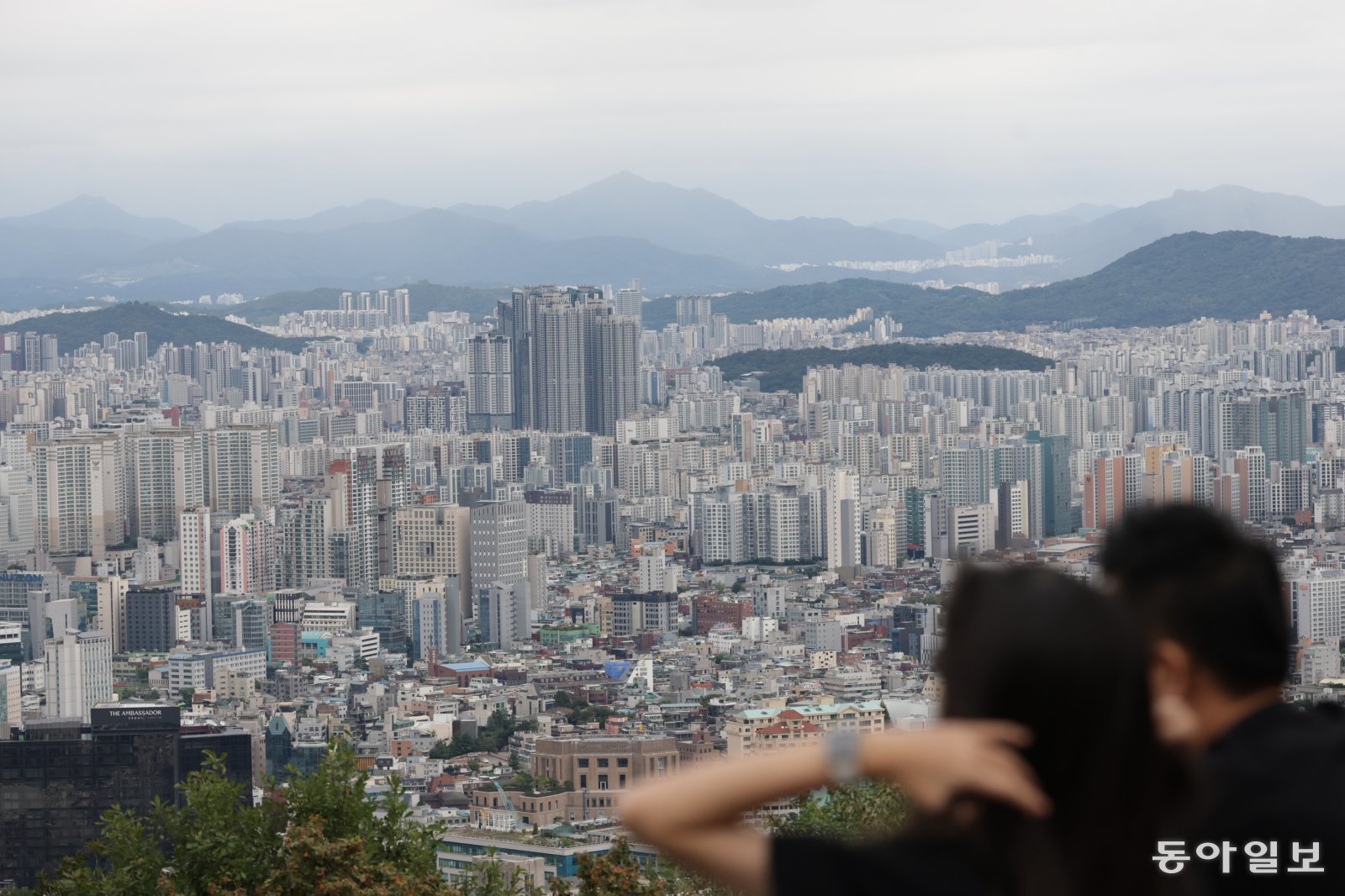 서울 남산에서 바라본 서울 아파트단지 모습. 박형기 기자 onehsot@donga.com