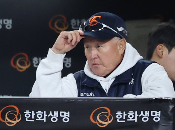 [이원홍의 스포트라이트]한화 김경문 감독 ‘믿음의 야구’ 딜레마