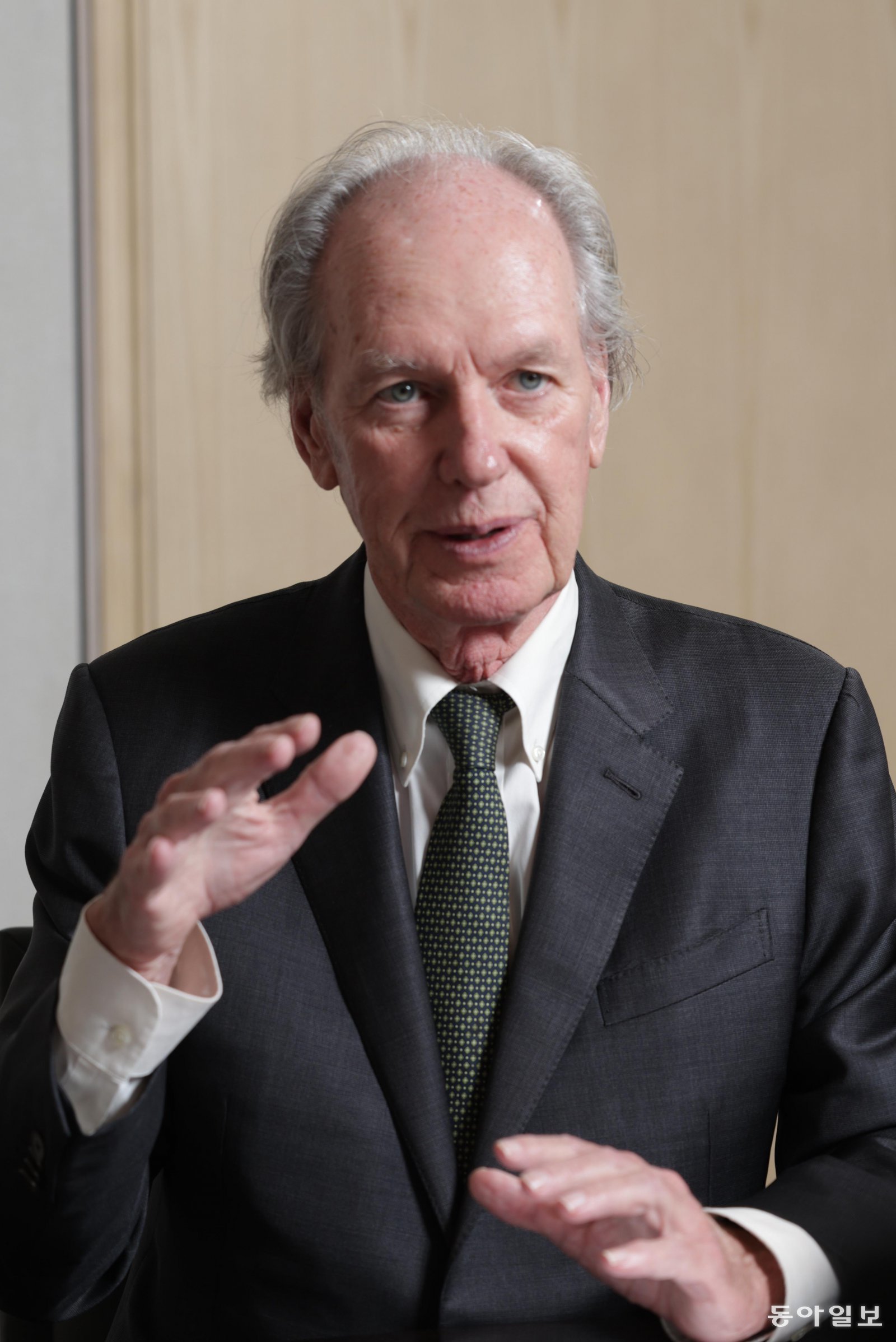 토마스 번 코리아소사이어티 회장은 “안보는 미국에, 경제는 중국에 맡긴다는 패러다임은 이제 변하고 있다”며 “미중 간의 간극은 좁혀지지 않을 것이며 한국이 시장을 다변화해야 한다”고 제언했다. 변영욱 기자 cut@donga.com