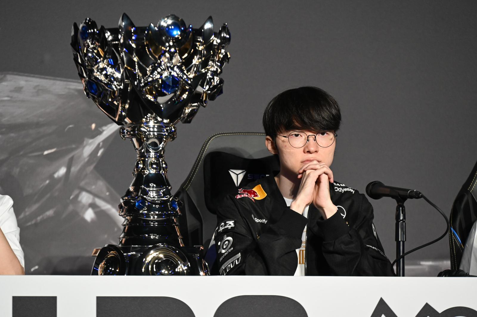 리그 오브 레전드(LoL) 프로게이머 ‘페이커’ 이상혁(T1)이 9일 오후 중국 청두 동안호 스포츠파크 다목적체육관에서 열린 ‘2025 LoL 월즈’ 결승 후 미디어데이에서 기자 질문에 답하고 있다. 청두(중국)=뉴시스