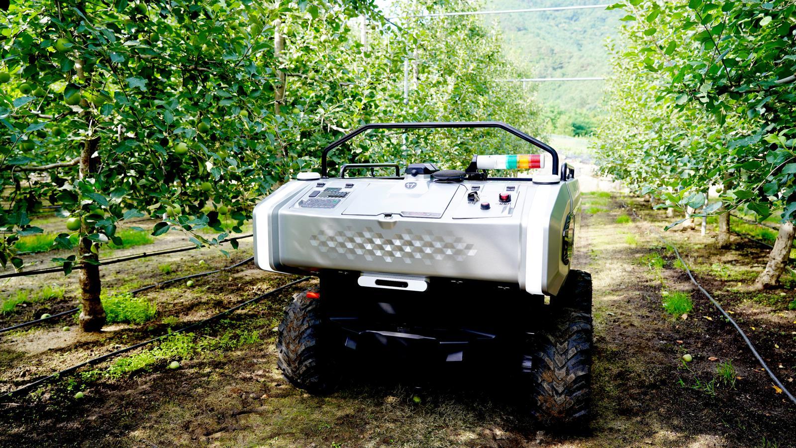 농업은 이제 단순한 작물 재배를 넘어 사물인터넷(IoT)·빅데이터·인공지능(AI)을 결합한 스마트 혁신의 시대로 접어들었다. 사진은 ㈜대동의 자율주행 운반 로봇. 대동 제공