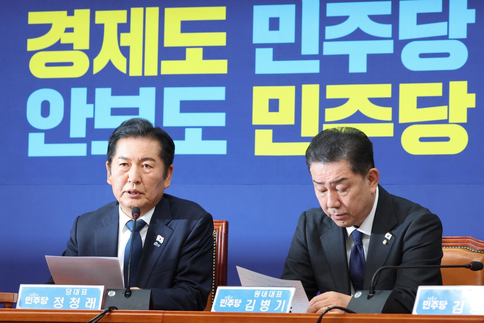 與 “친윤 검사들의 항명 가관” vs 野 “李 명백한 탄핵사유”