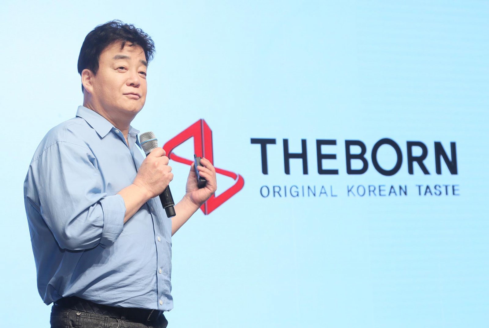 백종원 더본코리아 대표가 3일 서울 중구 장충동에서 열린 더본코리아 TBK(The Born Korea) 글로벌 B2B 소스 론칭 기자간담회에서 발표하고 있다.  2025.09.03 더본코리아 제공