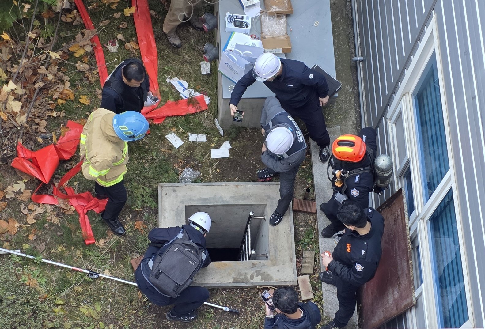 11일 천안의 한 재활병원에서 발생한 근로자 질식사고 현장에서 관계 당국이 사고원인 등을 조사하고 있다. 2025.11.11/뉴스1