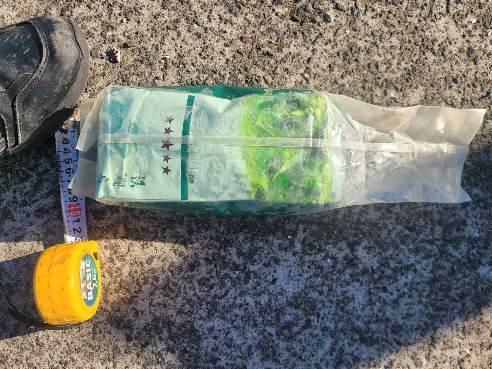 11일 오전 제주시 구좌읍 월정리 해안가에서 발견된 마약류 의심 물체. 제주지방해양경찰청 제공.