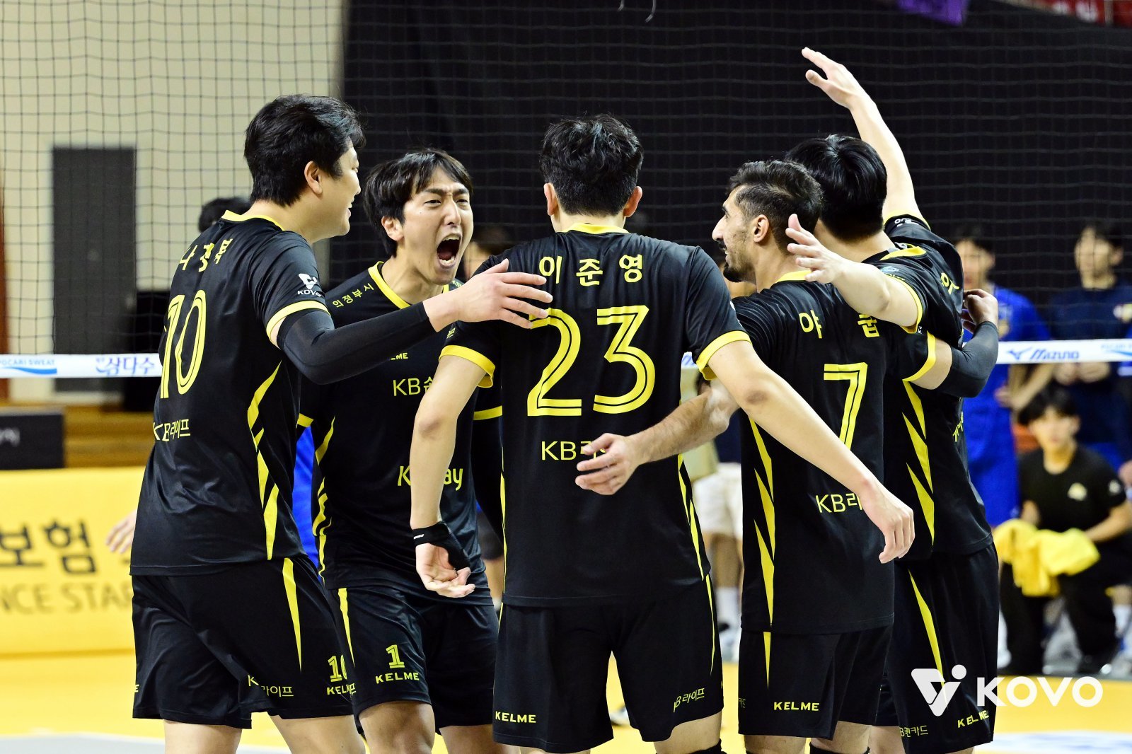 ‘야쿱 25점’ 남자배구 KB손보, 한전 3-1로 꺾고 선두 탈환