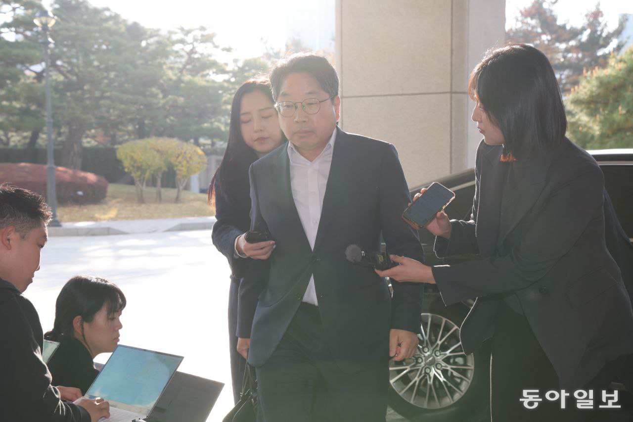 노만석 검찰총장 직무대행이 12일 오전 서울 서초구 대검찰청에 출근하고 있다. 홍진환 기자 jean@donga.com