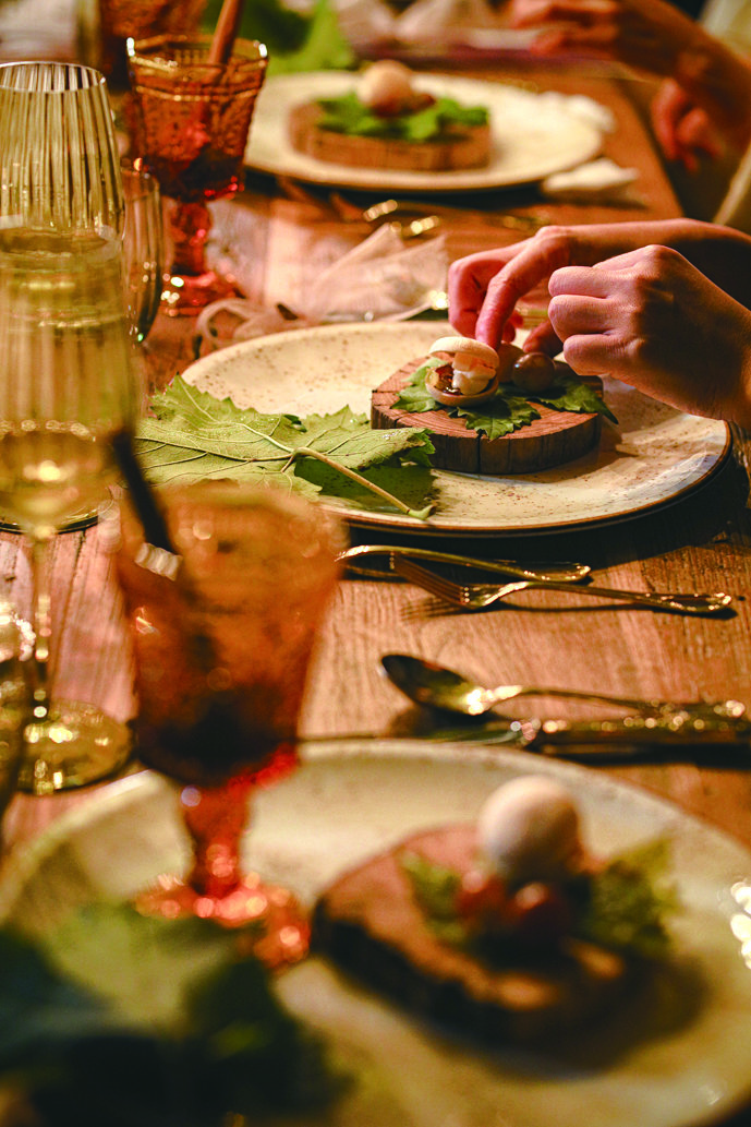 농장에서 재배하는 지중해 품종의 포도로 다양한 요리를 선보인 ‘포도와’ 기부만찬. 포도와 제공