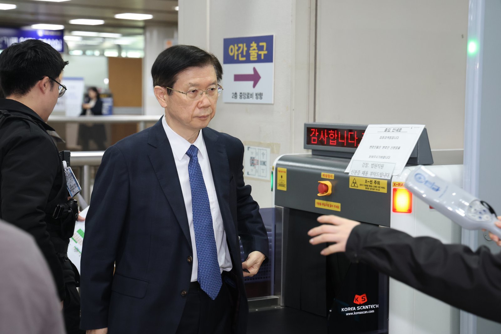 박종준 전 대통령경호처장이 지난 7일 오전 서울 서초구 서울중앙지법에서 열린 윤석열 전 대통령의 특수공무집행방해 등 혐의 속행 공판에 증인으로 출석하고 있다. (출처=뉴스1)