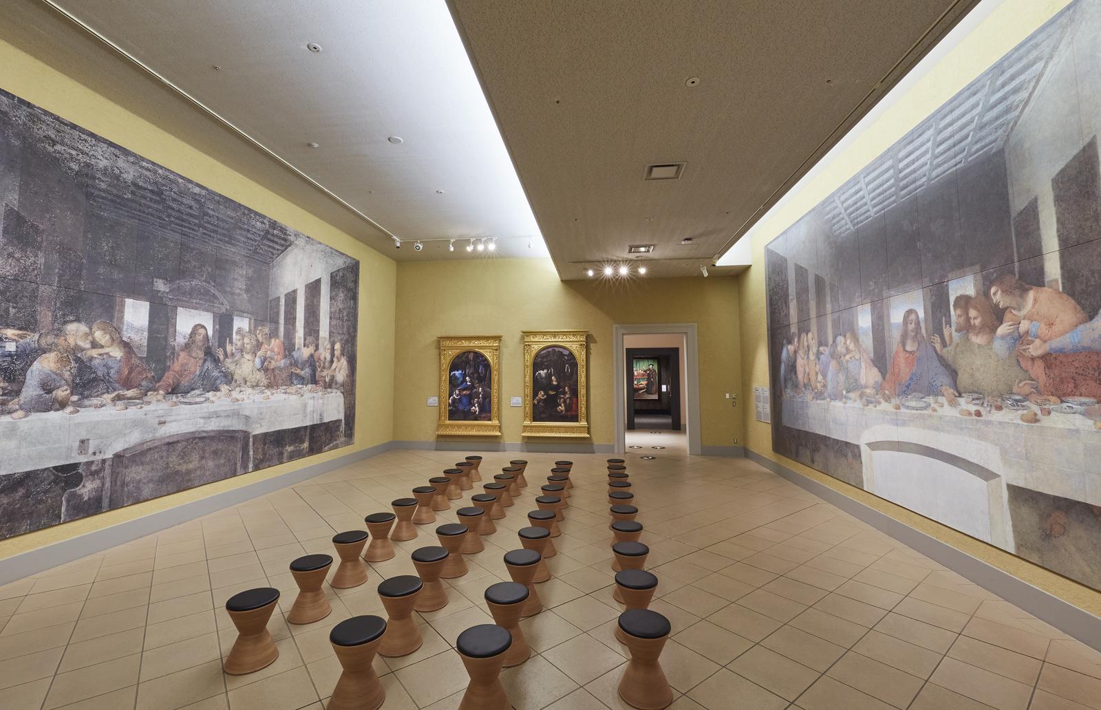 레오나르도 다 빈치의 ‘최후의 만찬’ 복원 전후의 모습을 도판 명화로 비교 전시했다. 오츠카국제미술관 제공