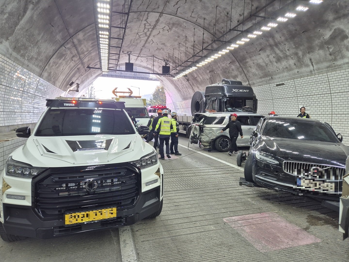 천안논산고속도로 차령터널 교통사고 현장. (공주소방서 제공)