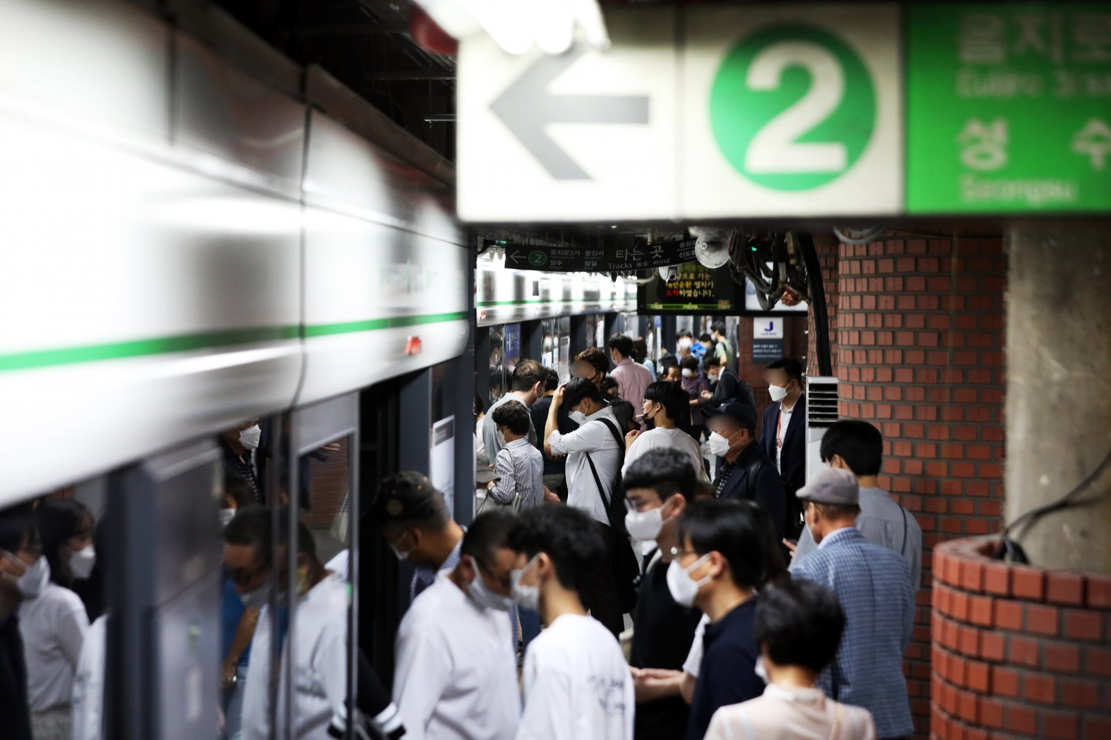서울 지하철 2호선 시청역 모습. 2020.6.17/뉴스1