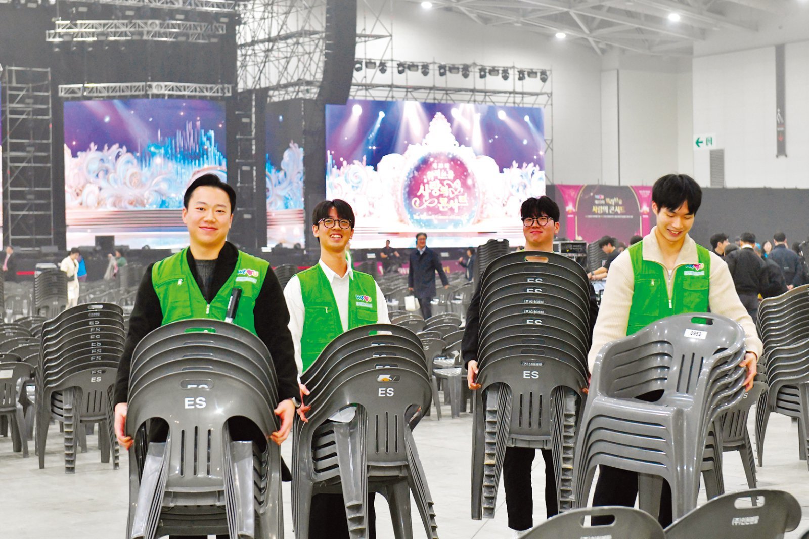 사랑의 콘서트를 위해 힘을 모은 봉사자들. 국제위러브유운동본부 제공