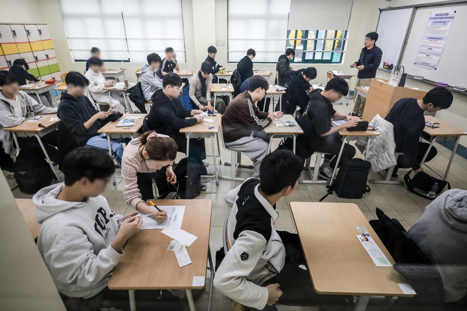 2026학년도 대학수학능력시험이 실시된 13일 서울 용산구 용산고등학교에서 수험생들이 시험을 준비하고 있다. 2025.11.13. [서울=뉴시스]